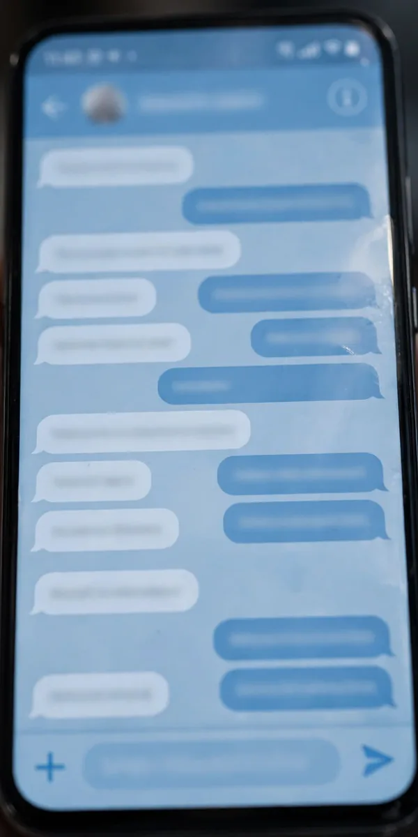 LWK meaning chat - chat bubbles on phone screen