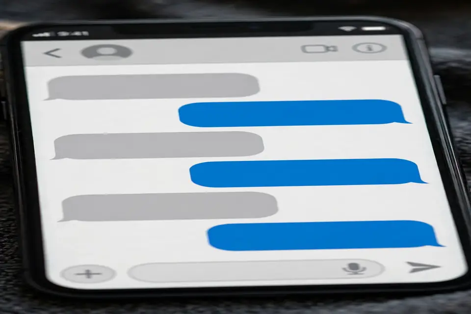 WYS meaning chat - text message conversation on phone